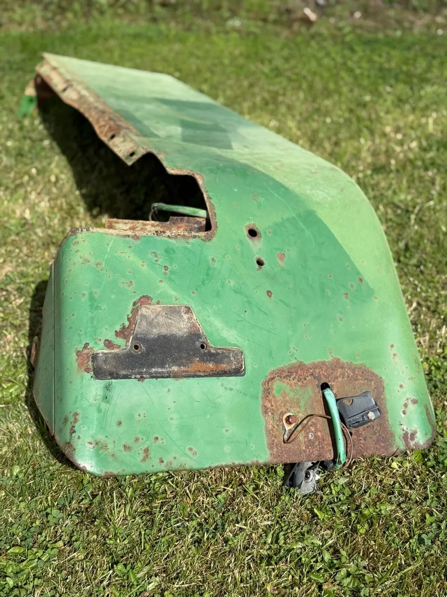 Right hand side mud guard - Image 3
