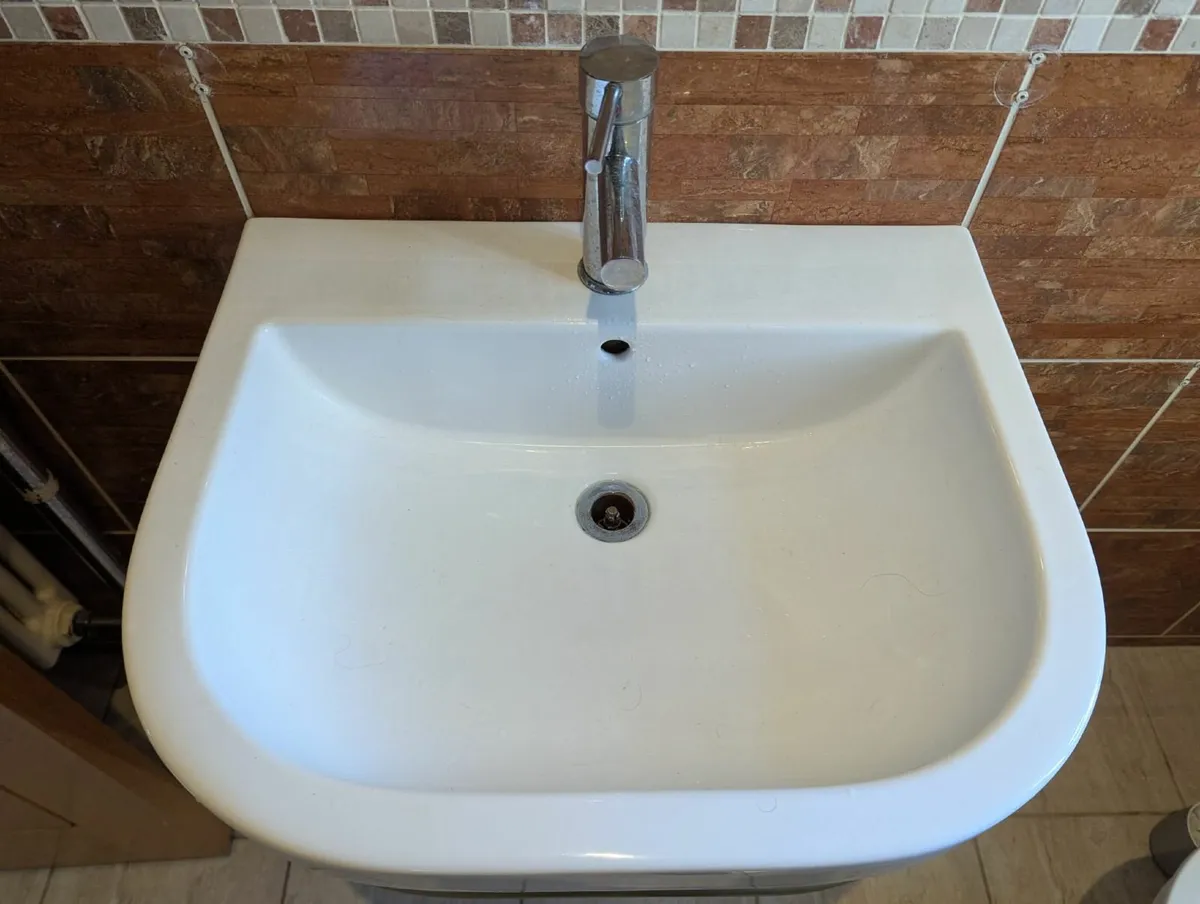 Bathroom sink - Image 2