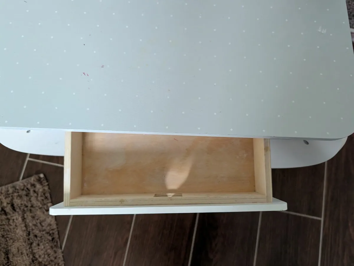 Kids Vanity Table - Image 2