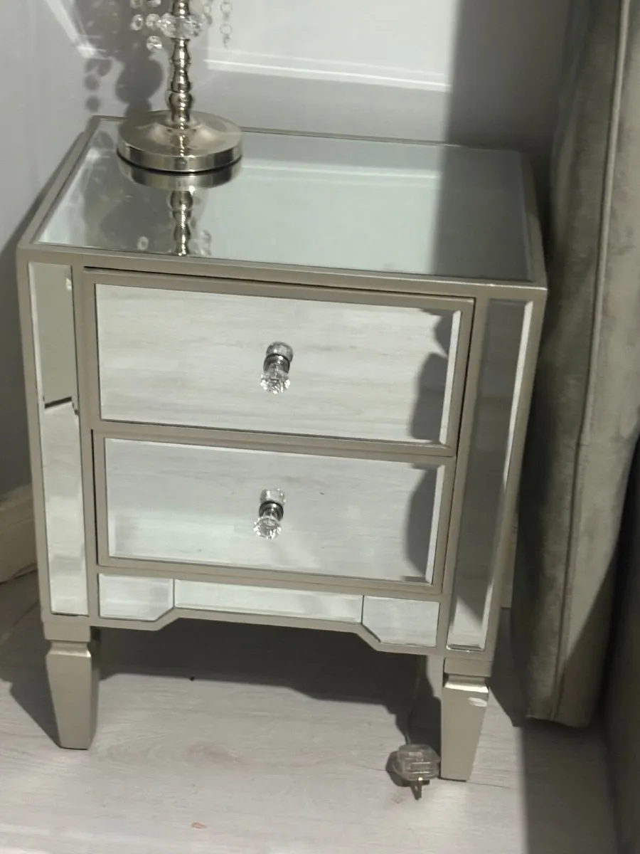 Glass Dressing table an 2 matching lockers - Image 1