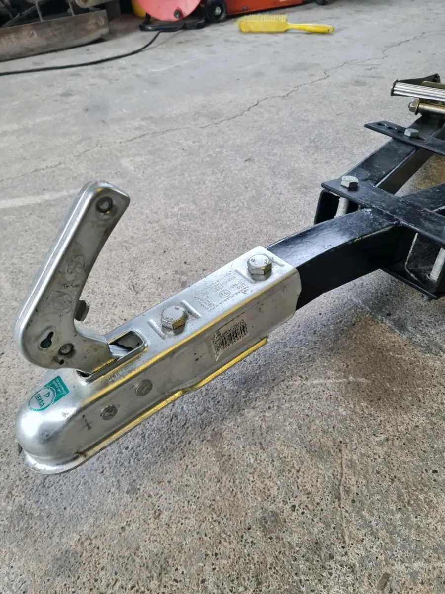 A frame towing - Image 3