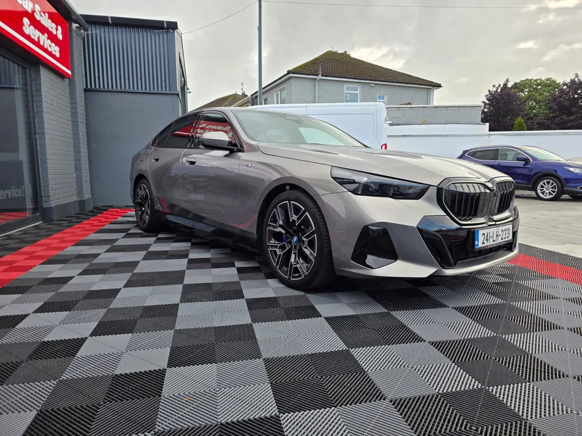 BMW 5-Series 2024 - Image 4