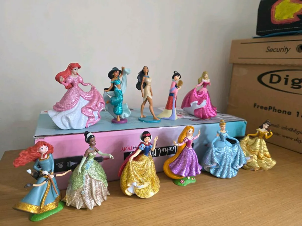 Disney store deluxe princess figurine playset - Image 3