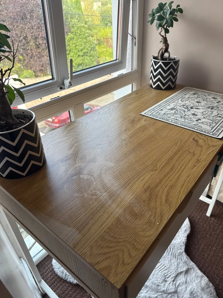 Desk and 2 tables, small unit and 2 rugs - Image 2