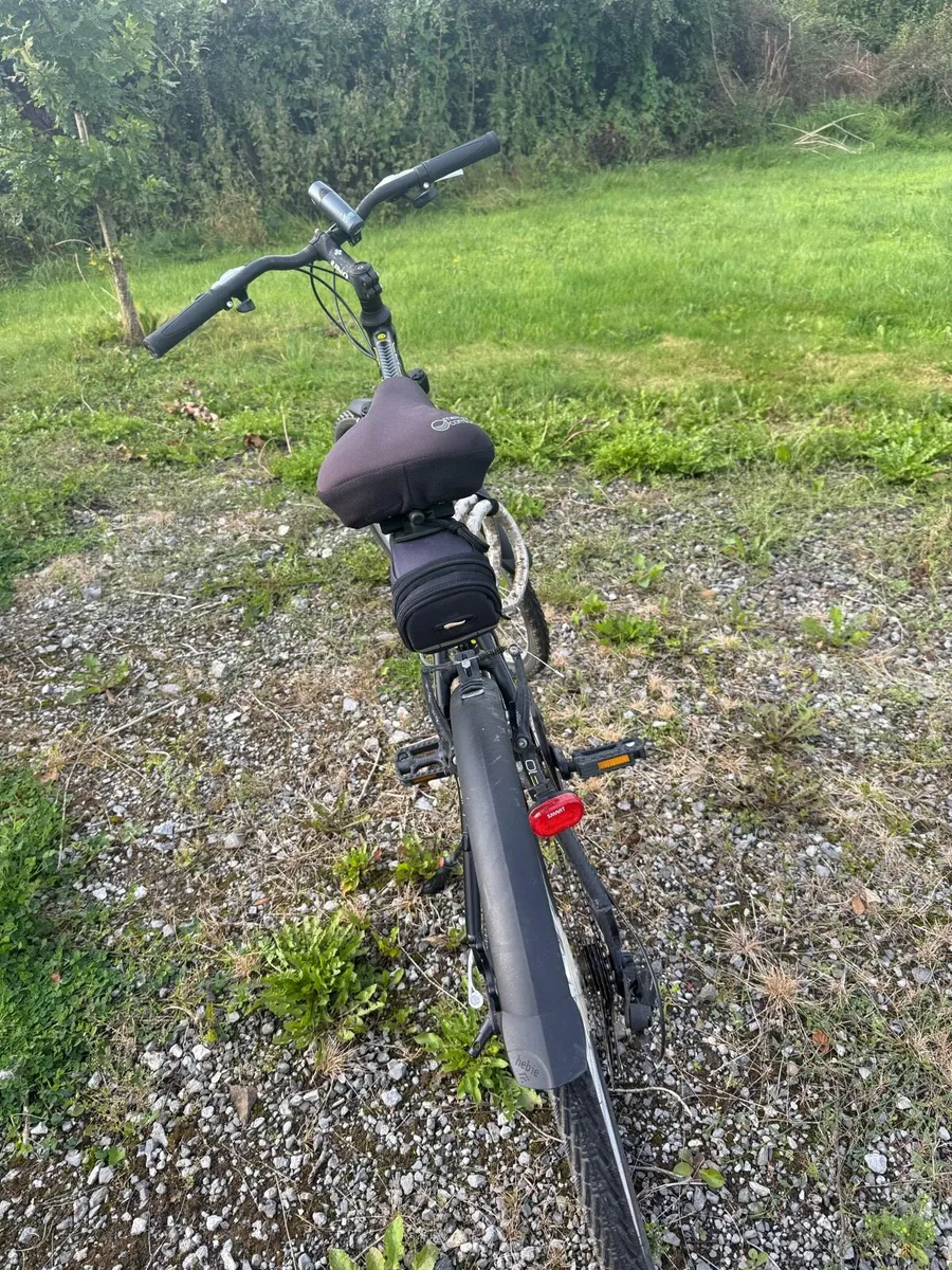 2 Kelly’s Hybrid Bikes Male and Female - Image 4