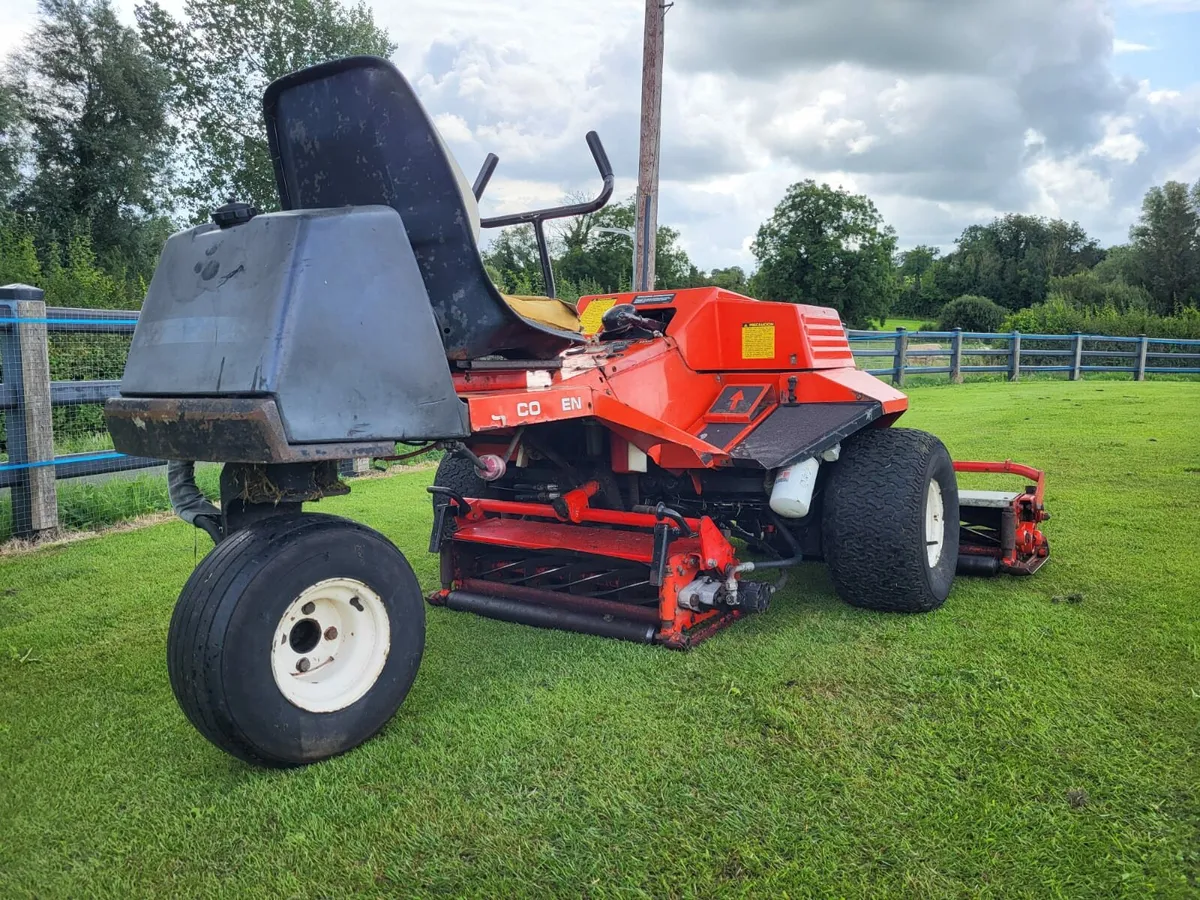 Jacobsen  diesel cylinder mower - Image 2