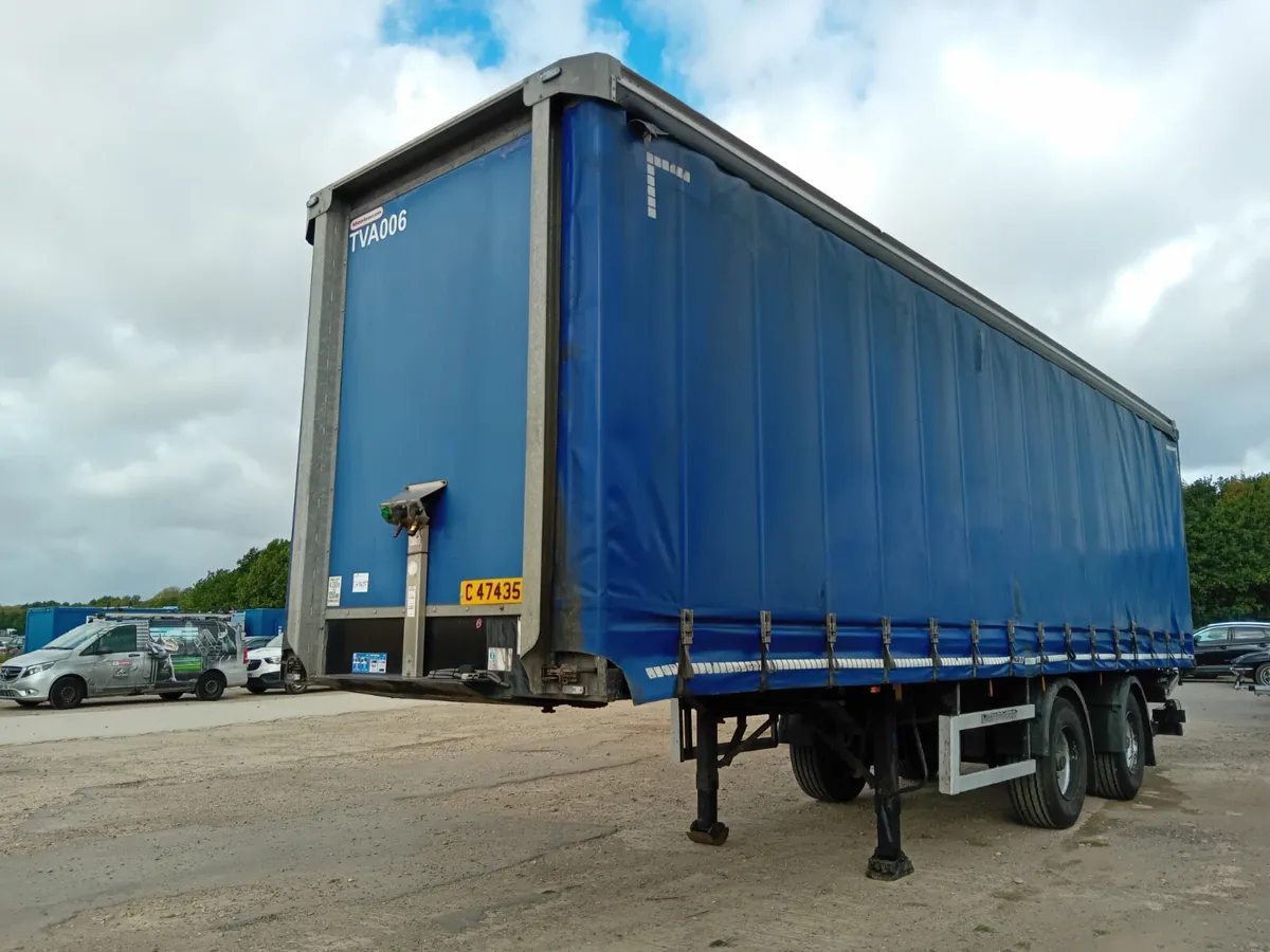 2018 Urban 10 Meter Rear Steering Axle Curtainside - Image 1