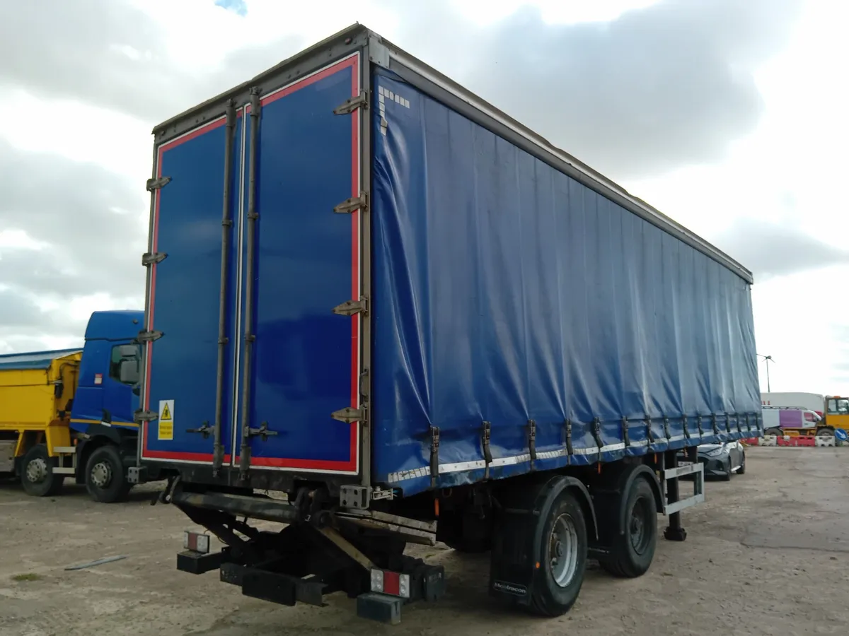 2018 Urban 10 Meter Rear Steering Axle Curtainside - Image 3