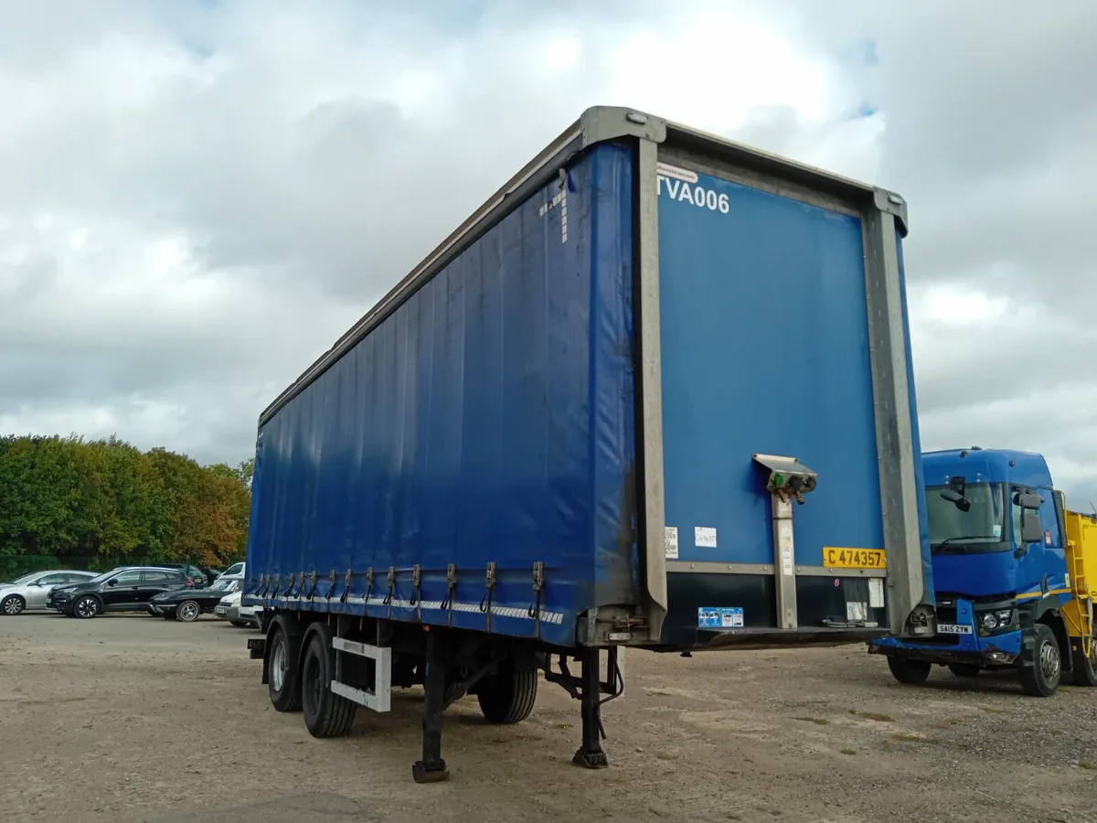 2018 Urban 10 Meter Rear Steering Axle Curtainside - Image 4