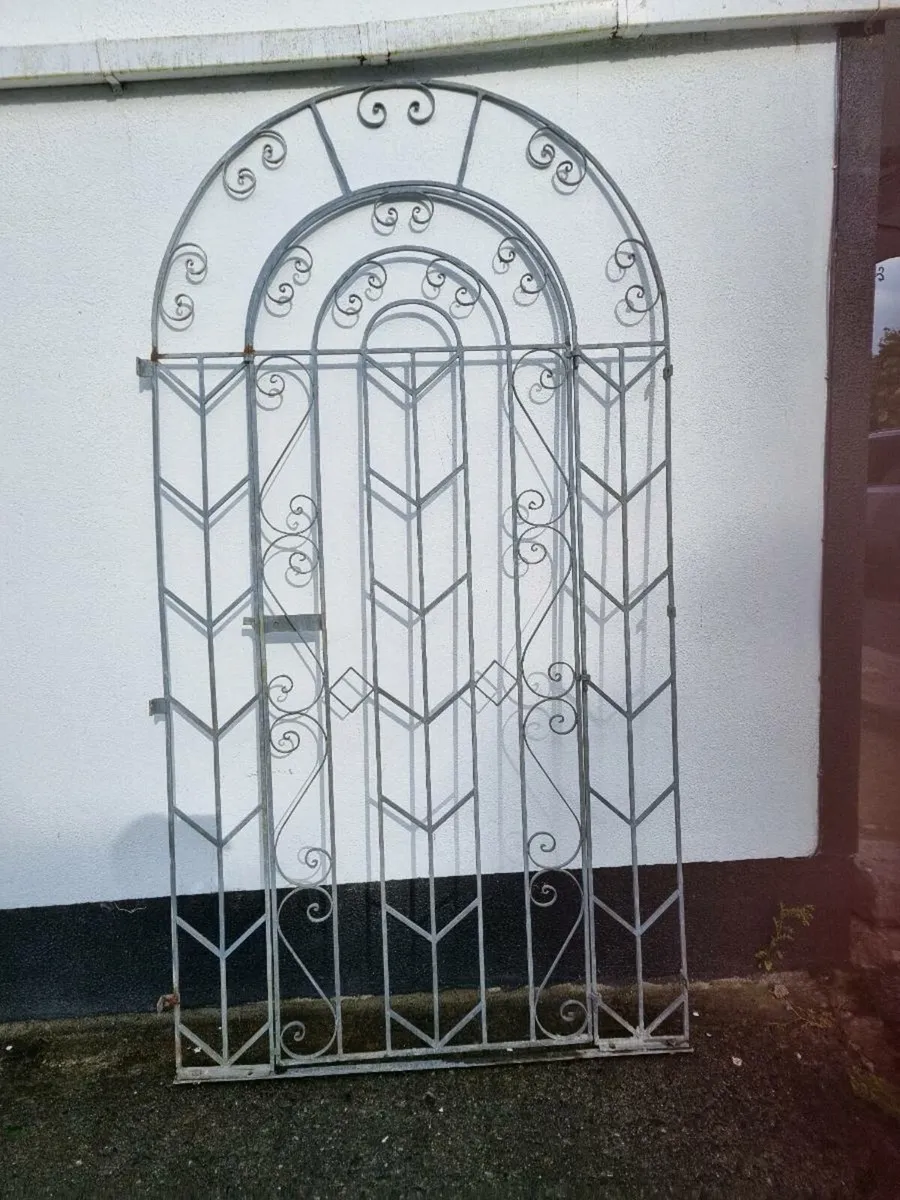 Gate - Image 1