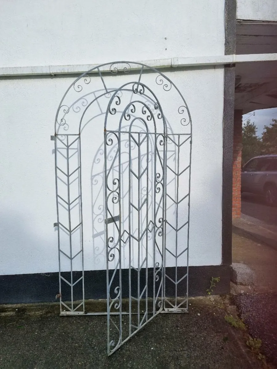 Gate - Image 2