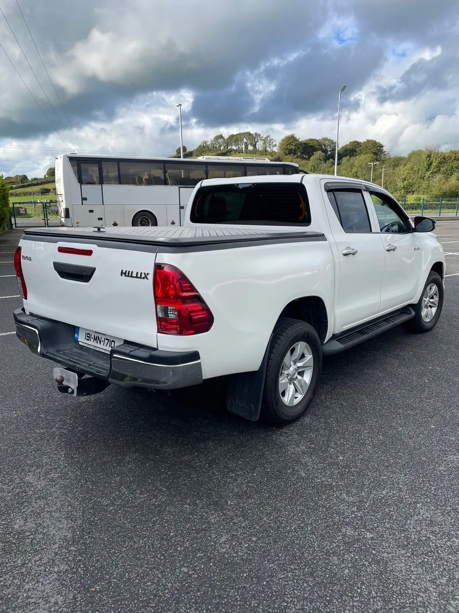 2019 Toyota Hilux 2.4D4D - Image 4