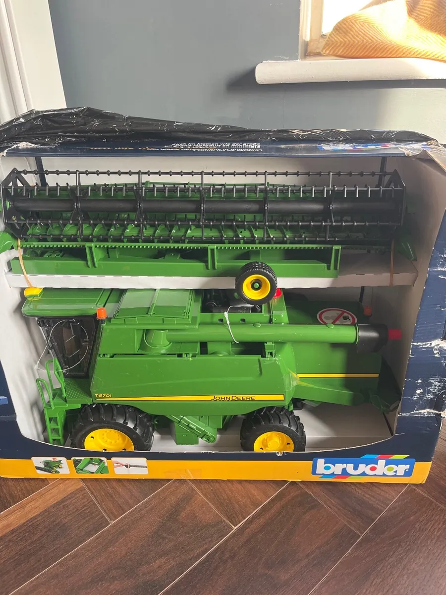 Bruder John Deere combine - Image 1