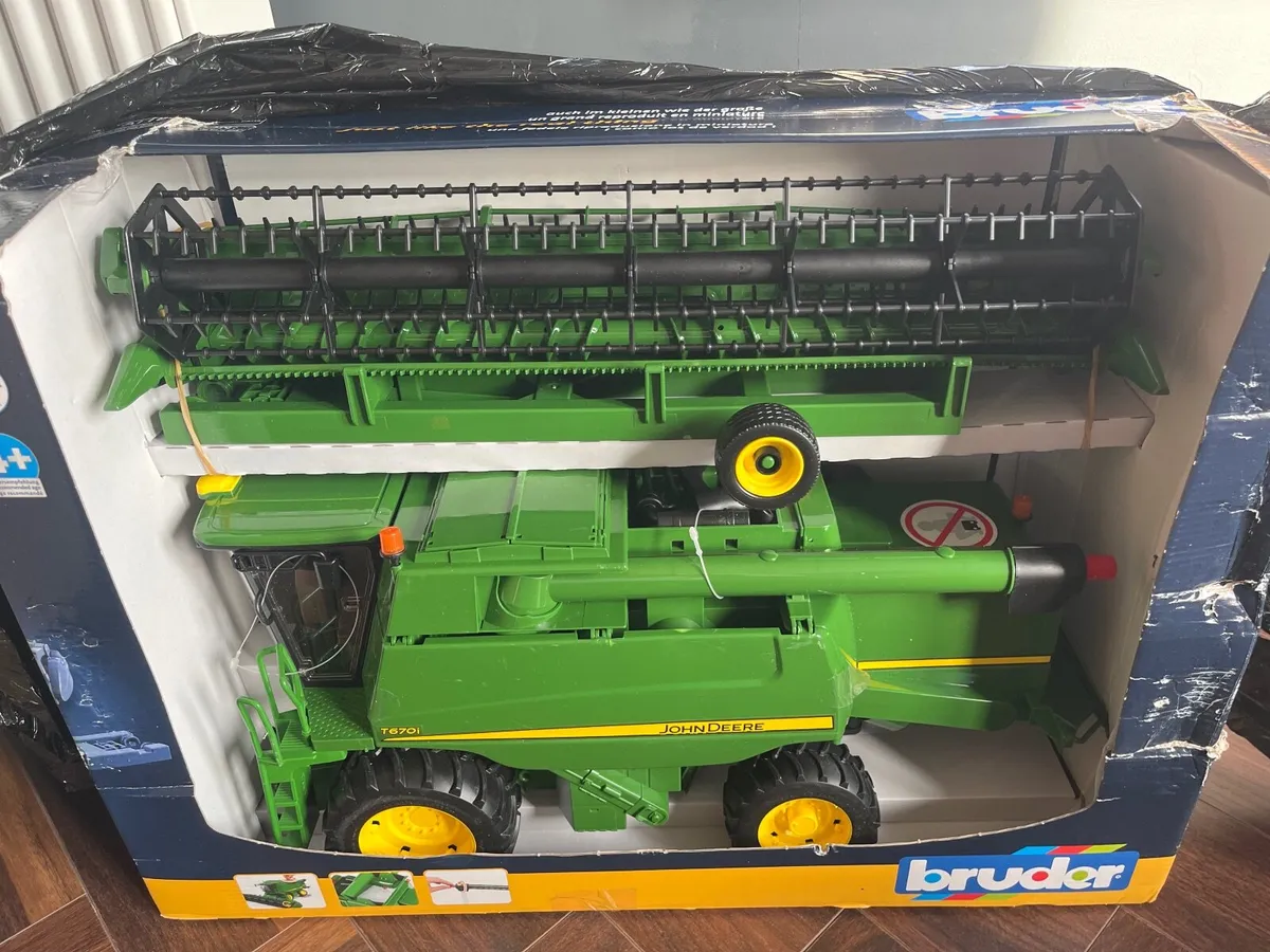 Bruder John Deere combine - Image 2