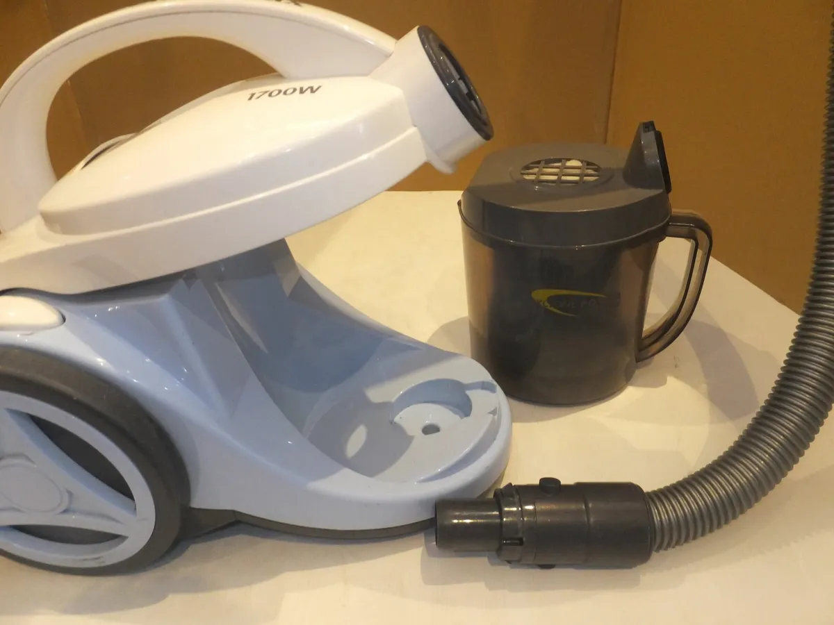 Electrolux vacuum cleaner - Image 3