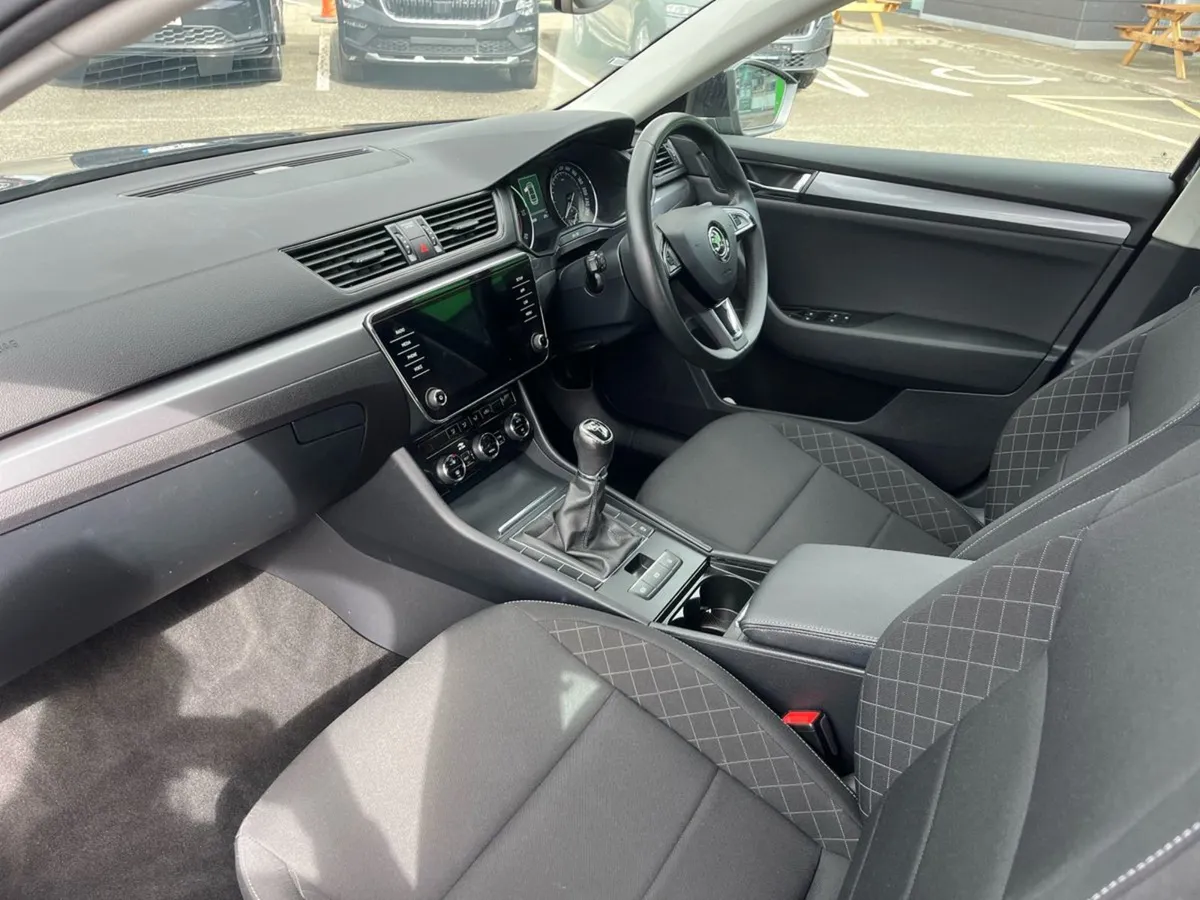 Skoda Superb Superb Active 2.0tdi 150HP - Image 3