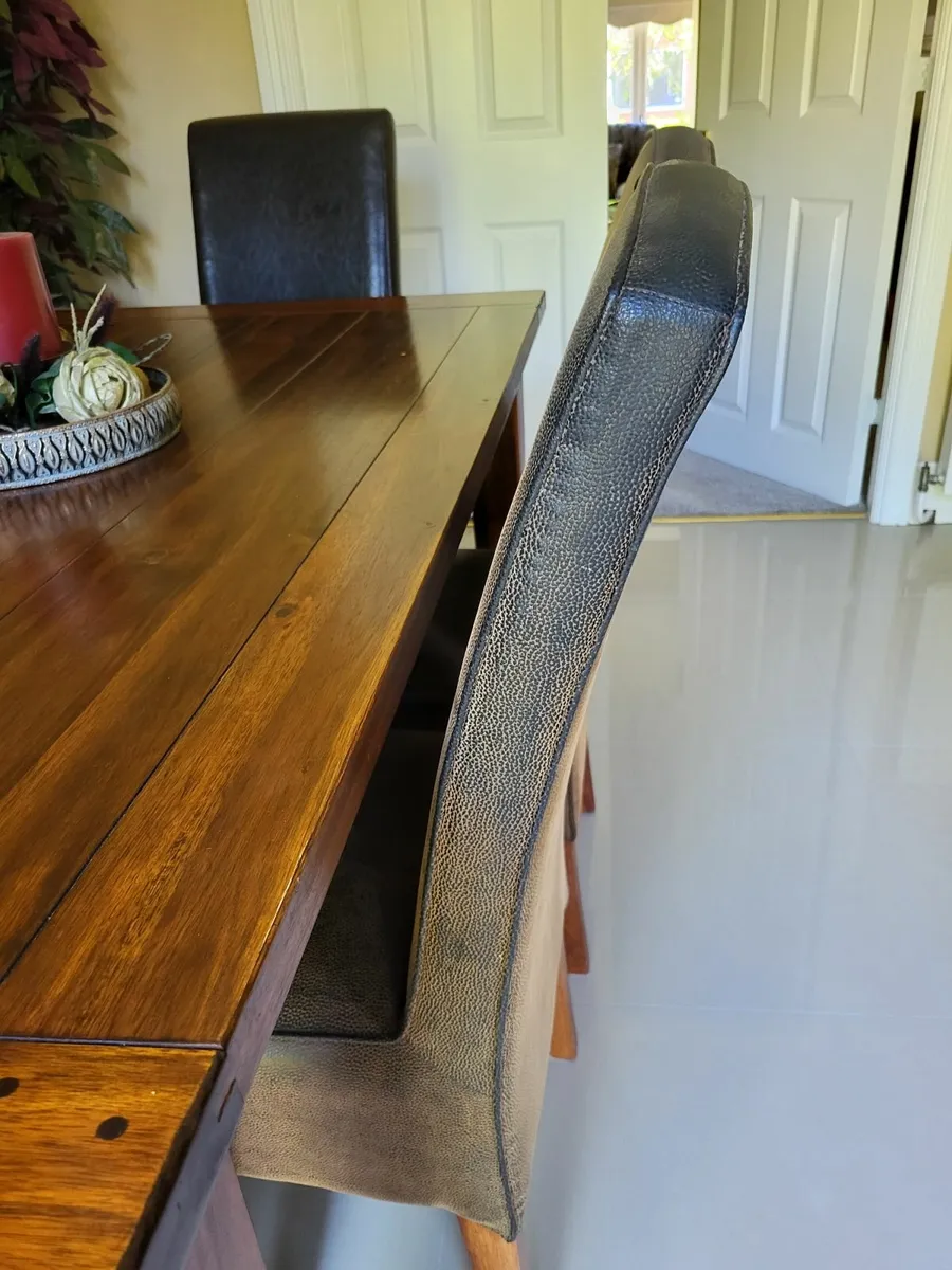 Dining Table and 6 Leather Chairs - Image 3