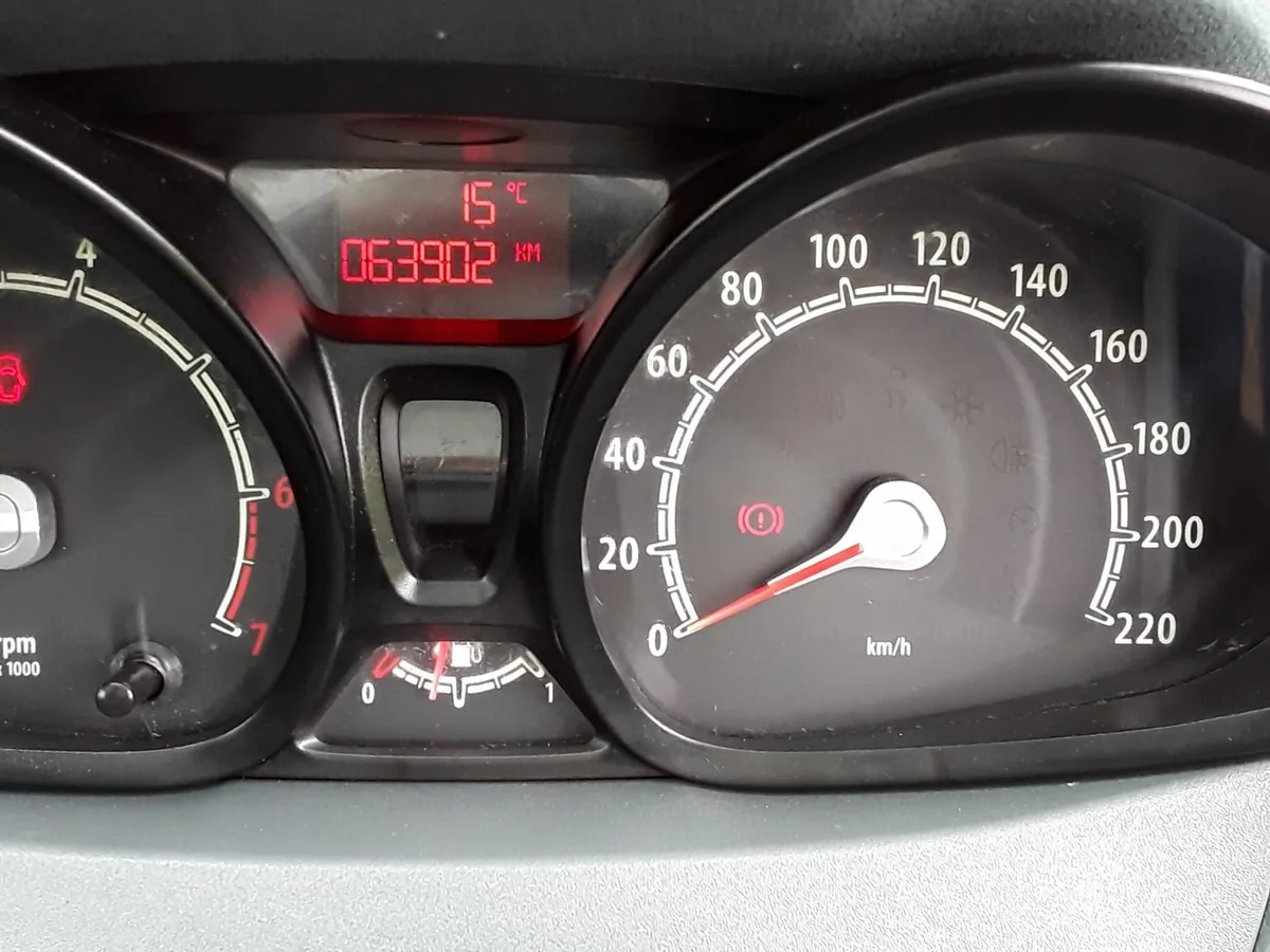 Ford Fiesta 2010 1.25 zetec Mint only 63km - Image 4