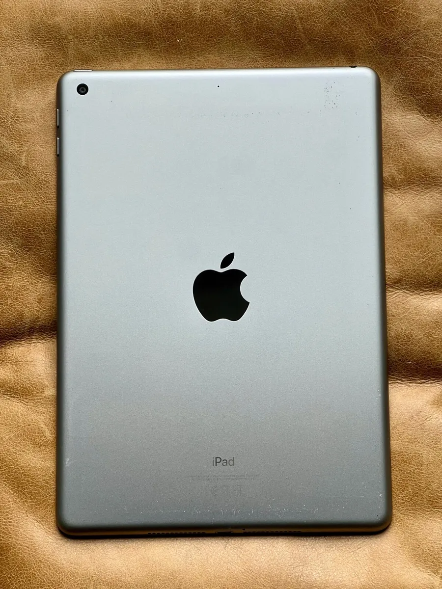 6th Generation iPad - Image 2
