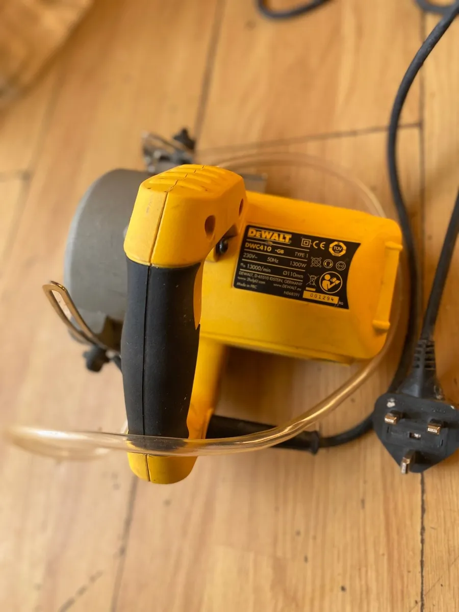 Dewalt tile cutter - Image 1