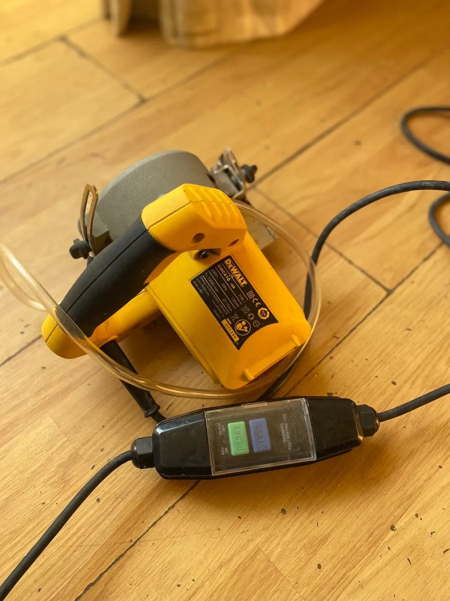Dewalt tile cutter - Image 3