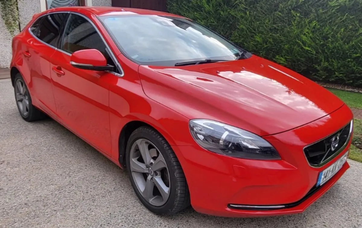 Volvo V40 2014 - Image 1