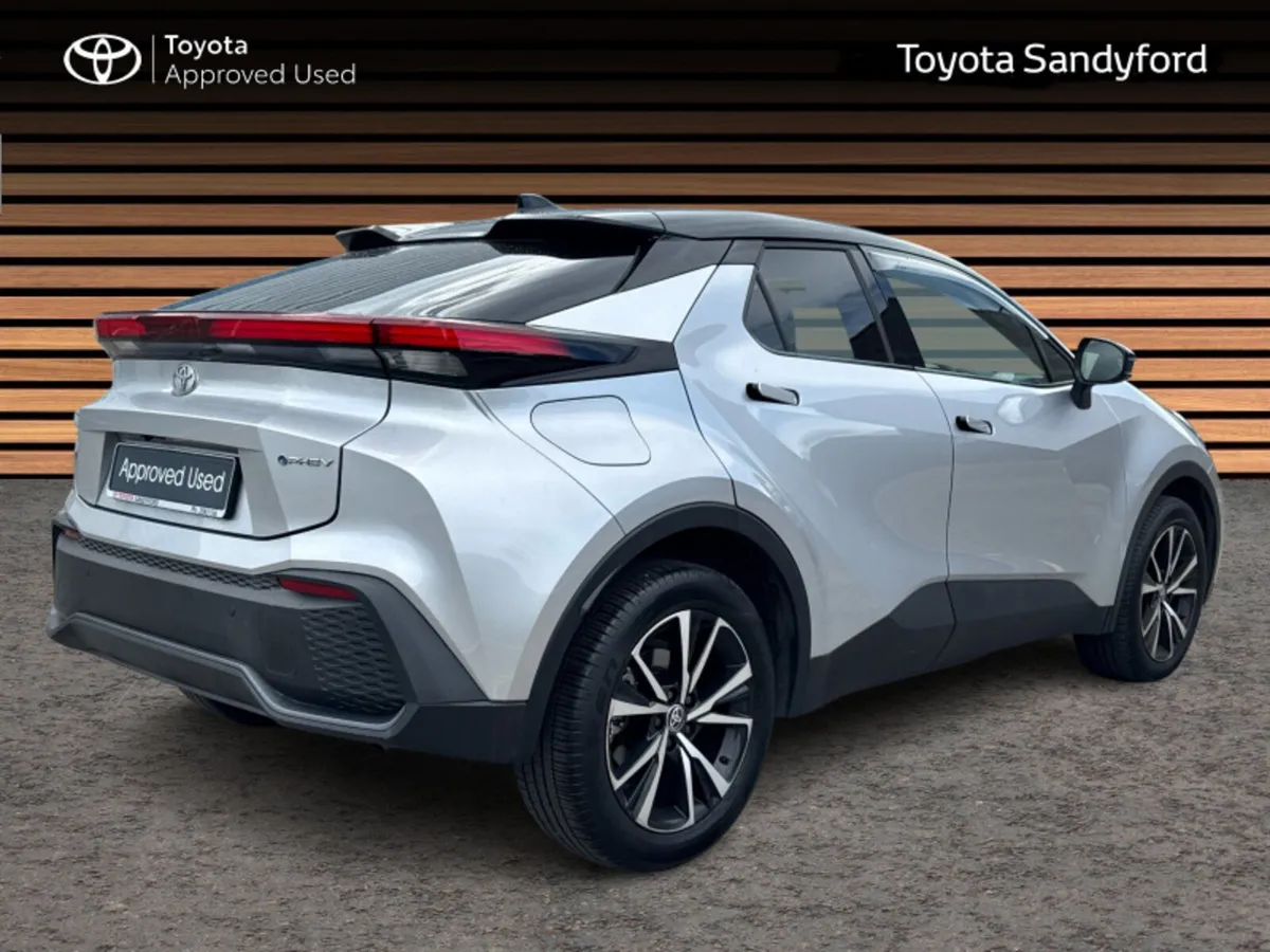 Toyota C-HR 2.0 PHEV HYBRID SPORT + // PANORAMIC R - Image 2