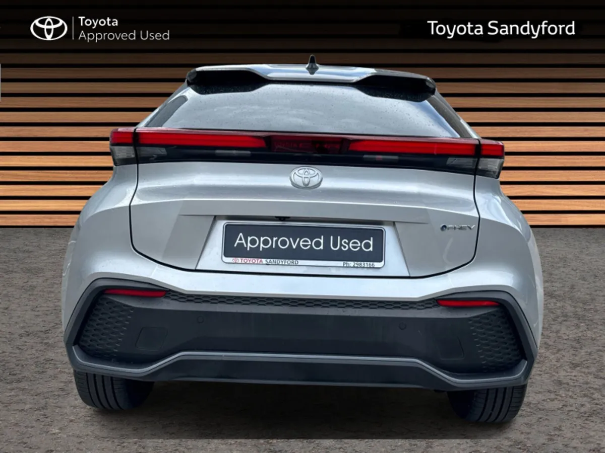 Toyota C-HR 2.0 PHEV HYBRID SPORT + // PANORAMIC R - Image 4