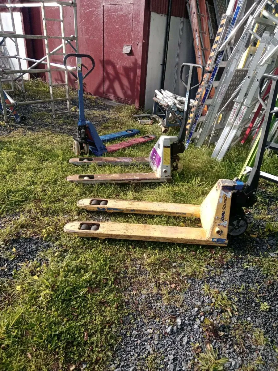 Pallet trucks new and  used - Image 1