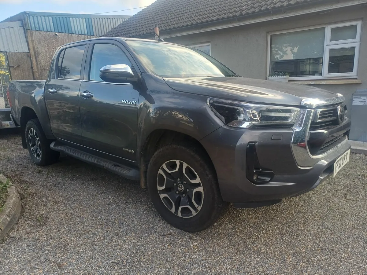 Toyota Hilux  Invincibles - Image 2