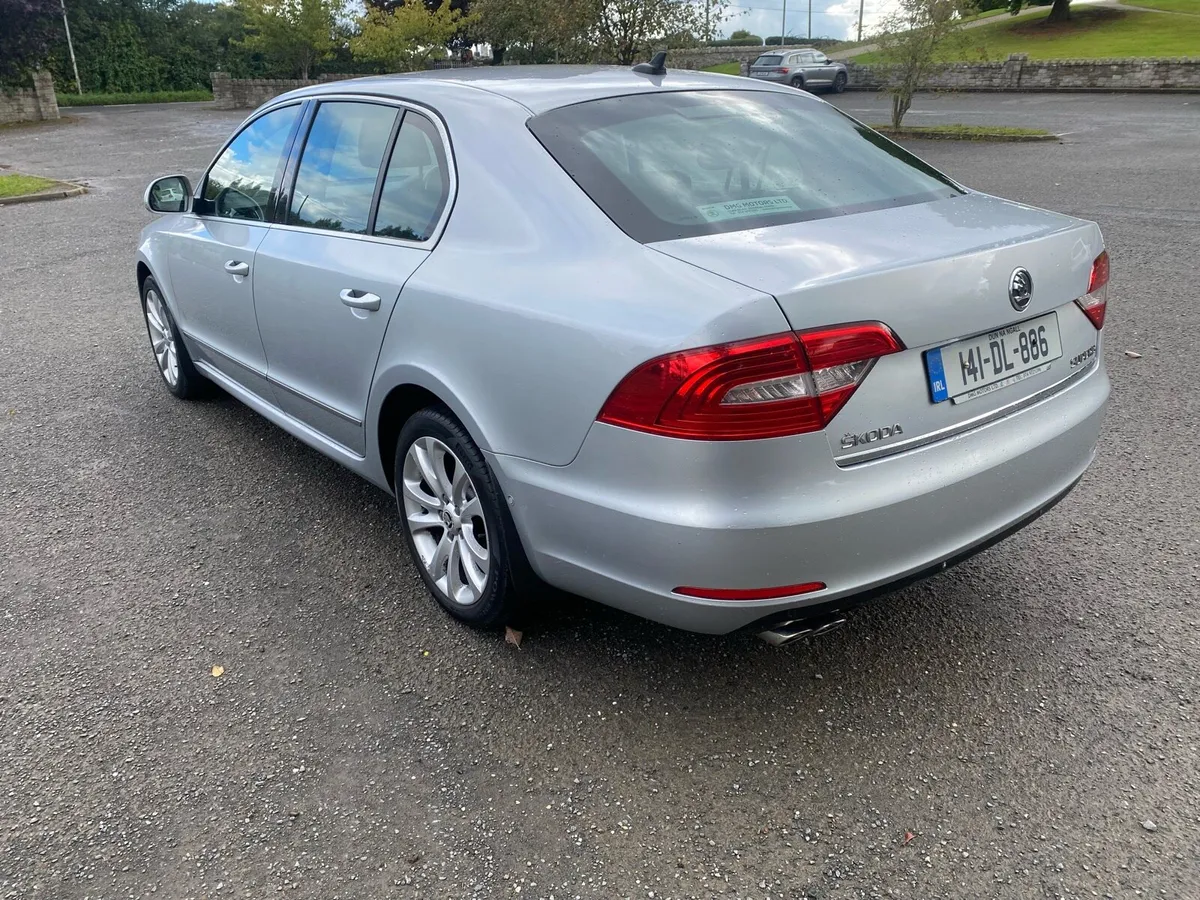 141 SKODA SUPERB 2.0TDI ELEGANCE LEATHER TOP SPEC - Image 3