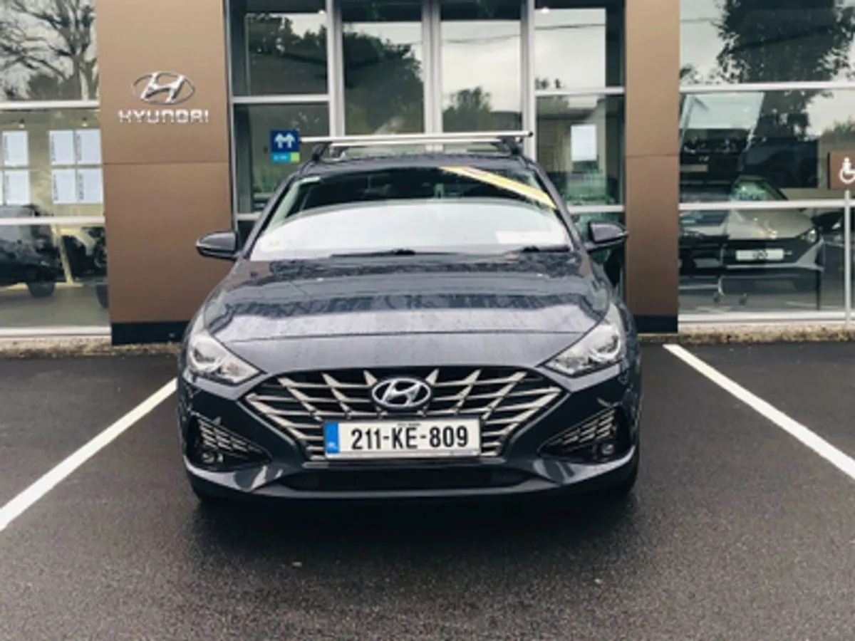 Hyundai i30 Deluxe 1.0 Petrol - Image 2