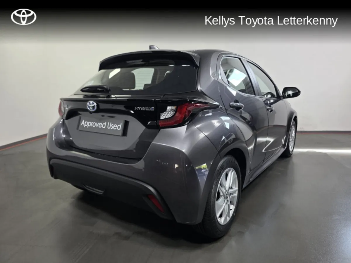 Toyota Yaris YARIS 1.5 HYBRID LUNA #140 - Image 2