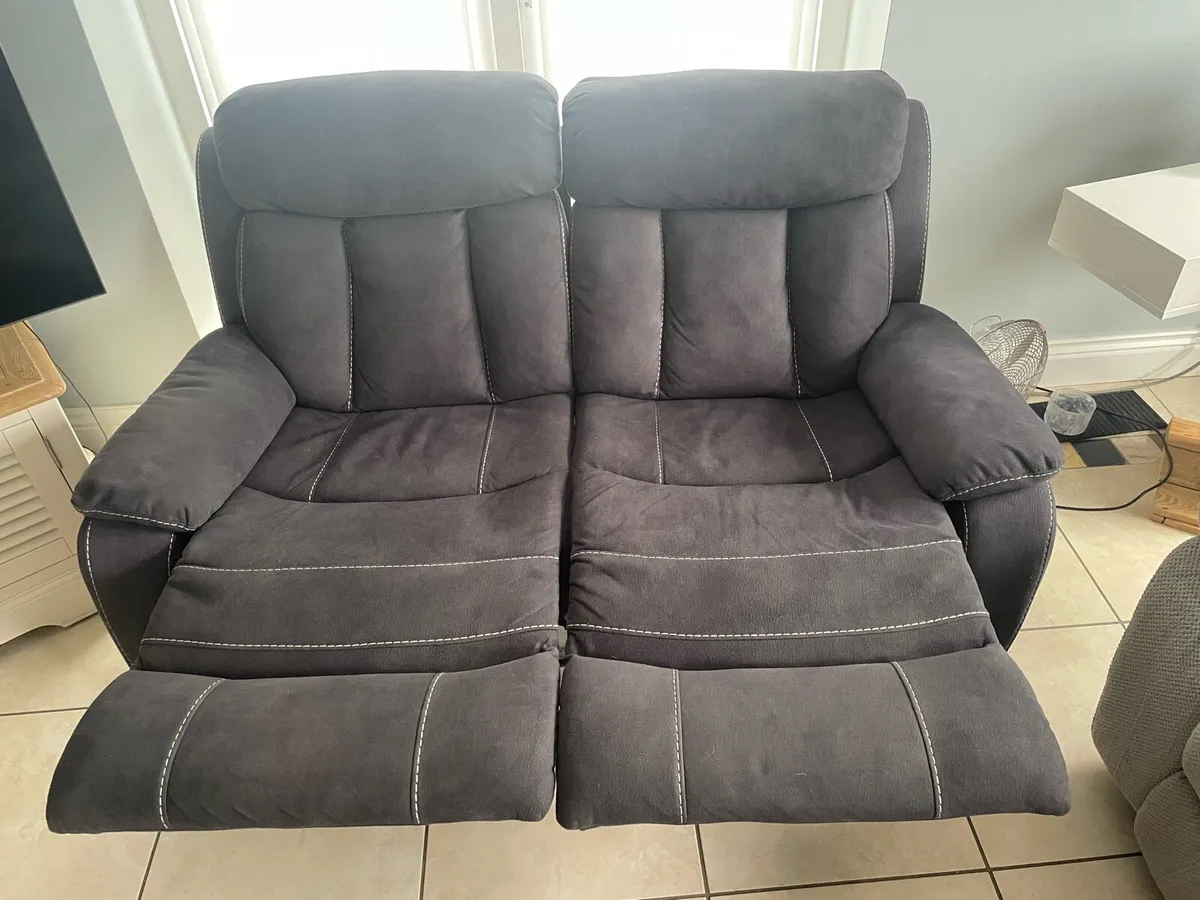 2 Seater recliner couch - Image 2