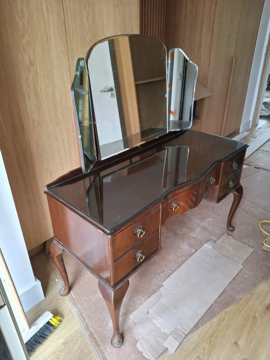 Vanity dresser - Image 2