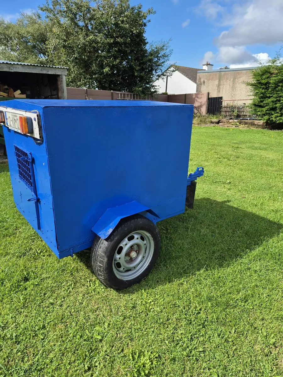 Dog Trailer - Image 2
