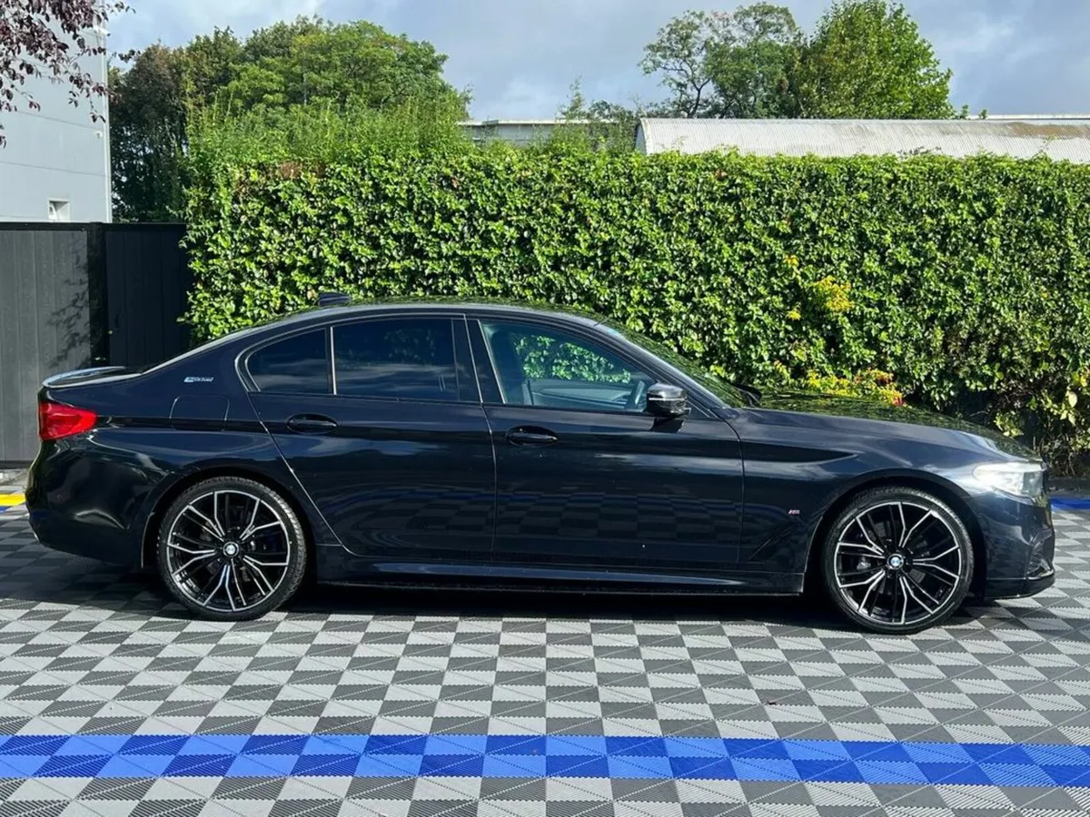 BMW 5-Series 530e M-SPORT COMPETITION 2.0 HYBRID / - Image 2