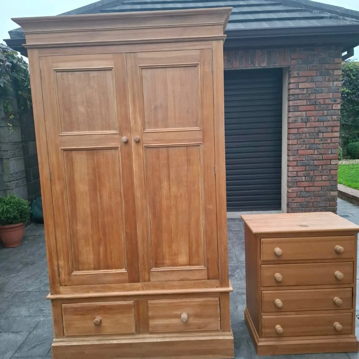 Wardrobe and dresser - Image 1