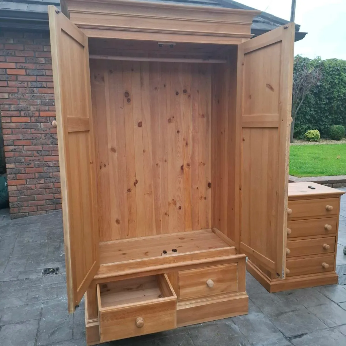 Wardrobe and dresser - Image 2