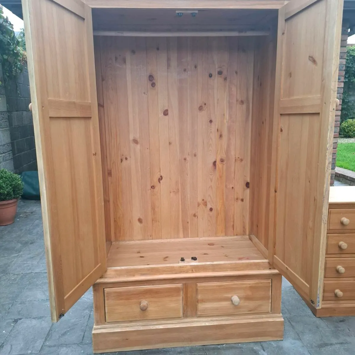 Wardrobe and dresser - Image 3