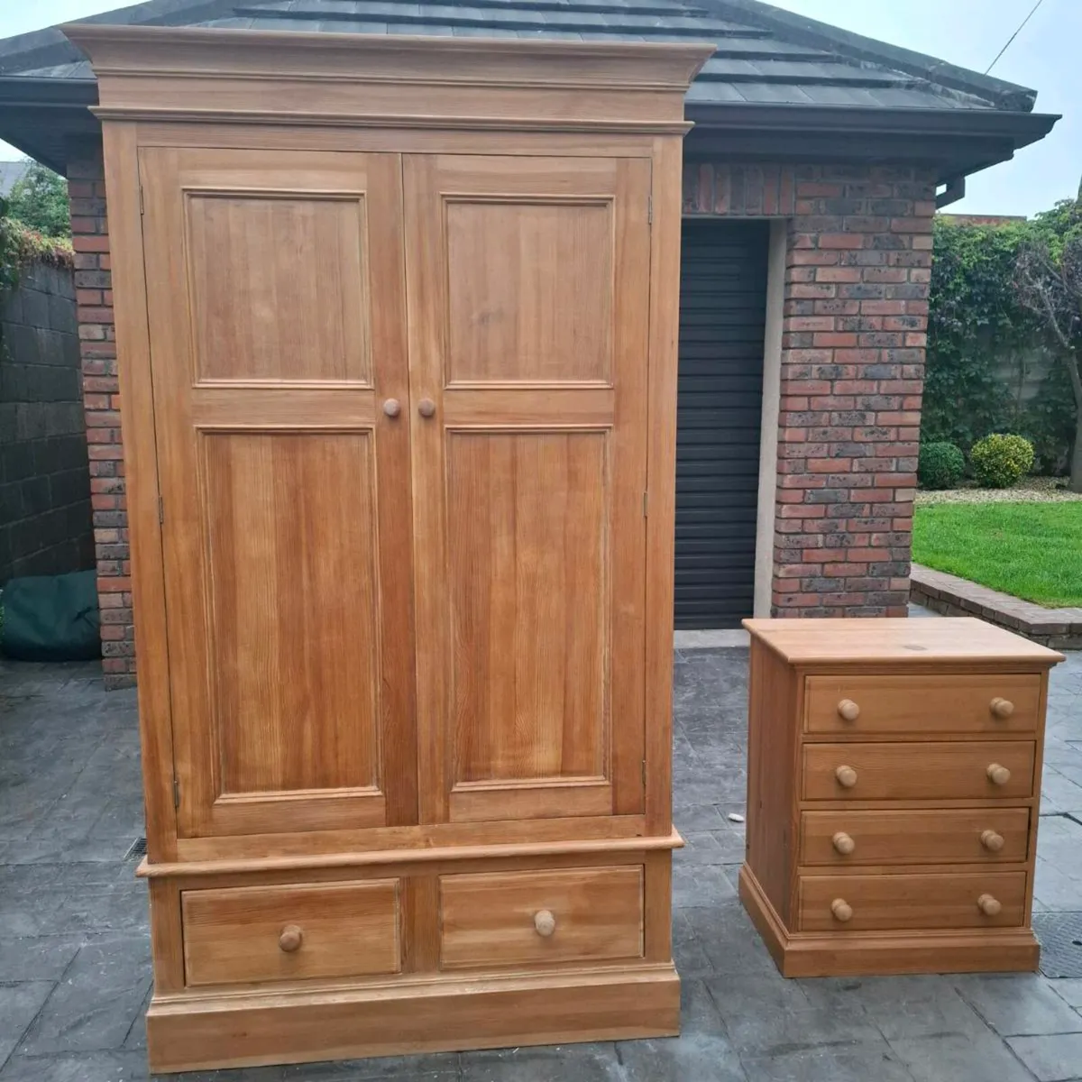Wardrobe and dresser - Image 4