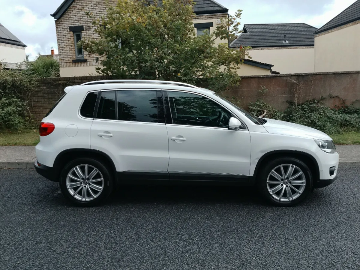 Volkswagen Tiguan Sport 2.0tdi 110HP M6F 4DR - Image 2