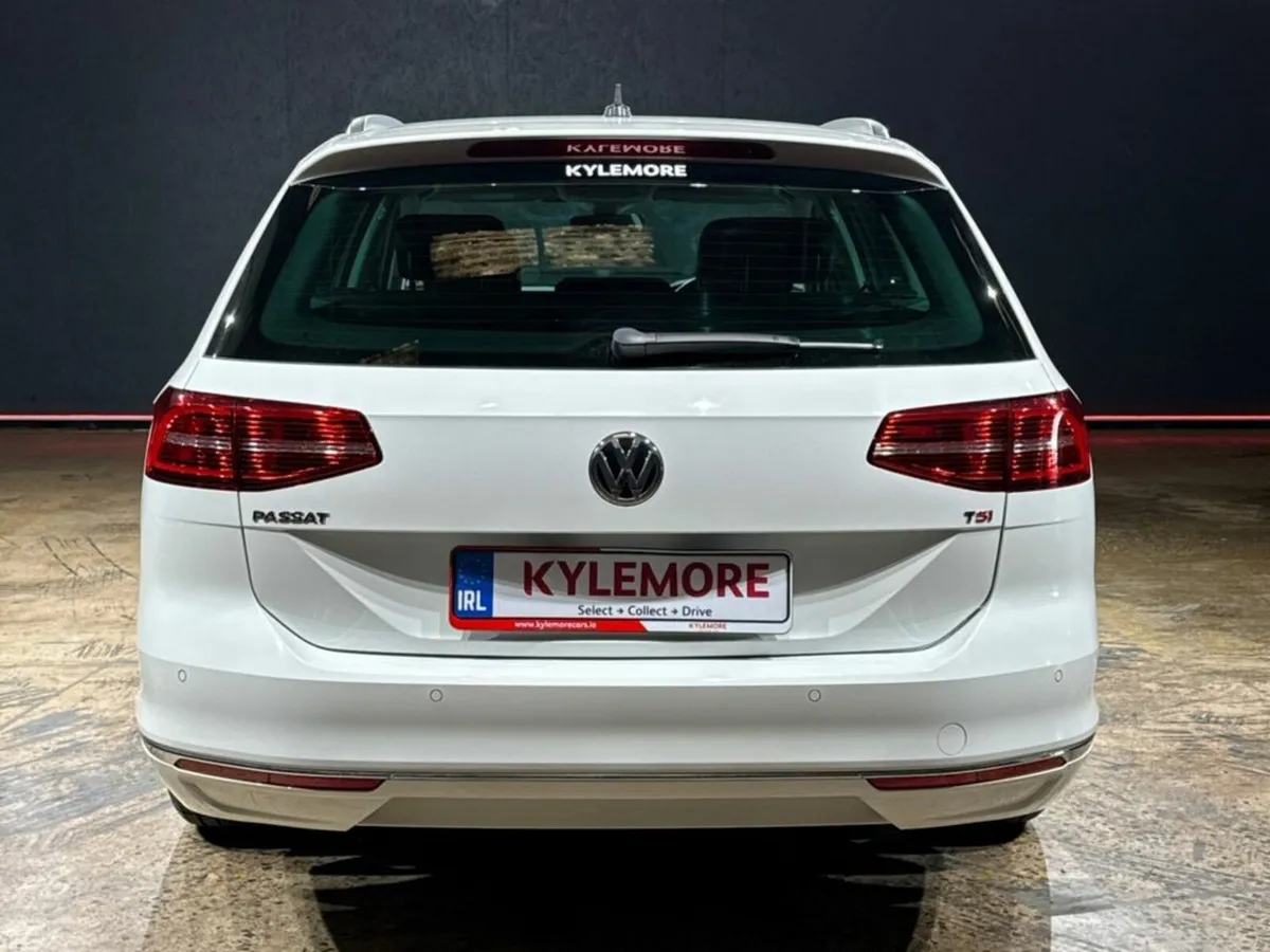 Volkswagen Passat 1.4 AUTO - ELEGANCE MODEL - REVE - Image 4