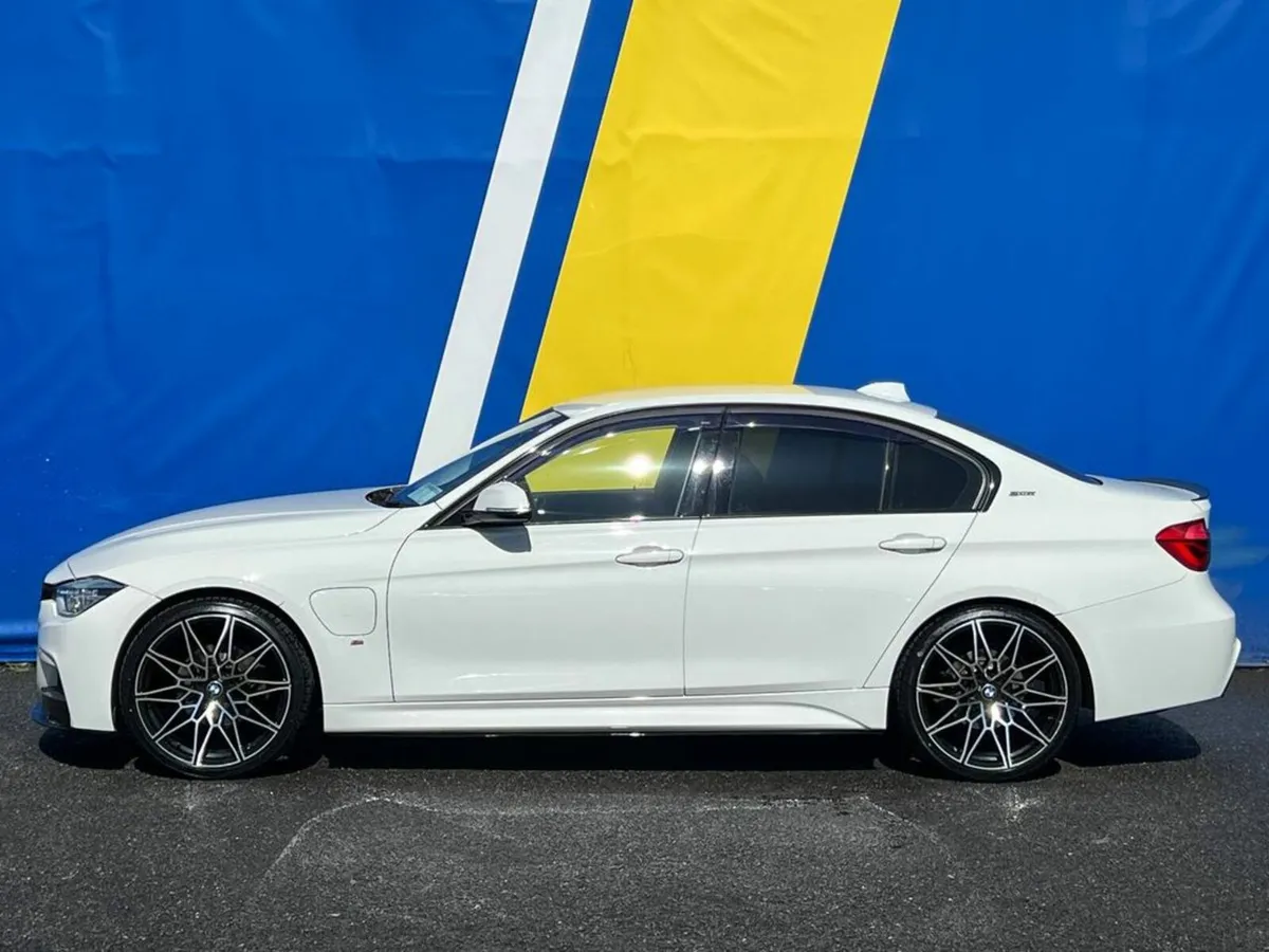 BMW 3-Series 330e M-SPORT COMPETITION 2.0 HYBRID / - Image 3