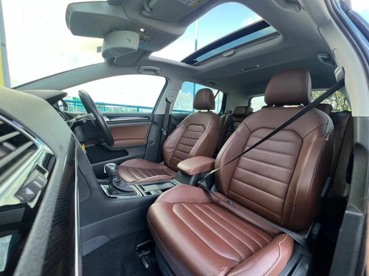 Volkswagen Golf HIGHLINE 1.4 TSI AUTO // PANORAMIC - Image 2