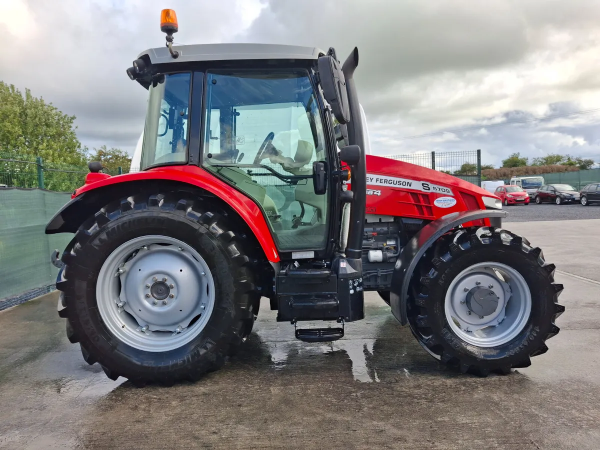 2020 Massey Ferguson 5709s 100hp Like New - Image 2