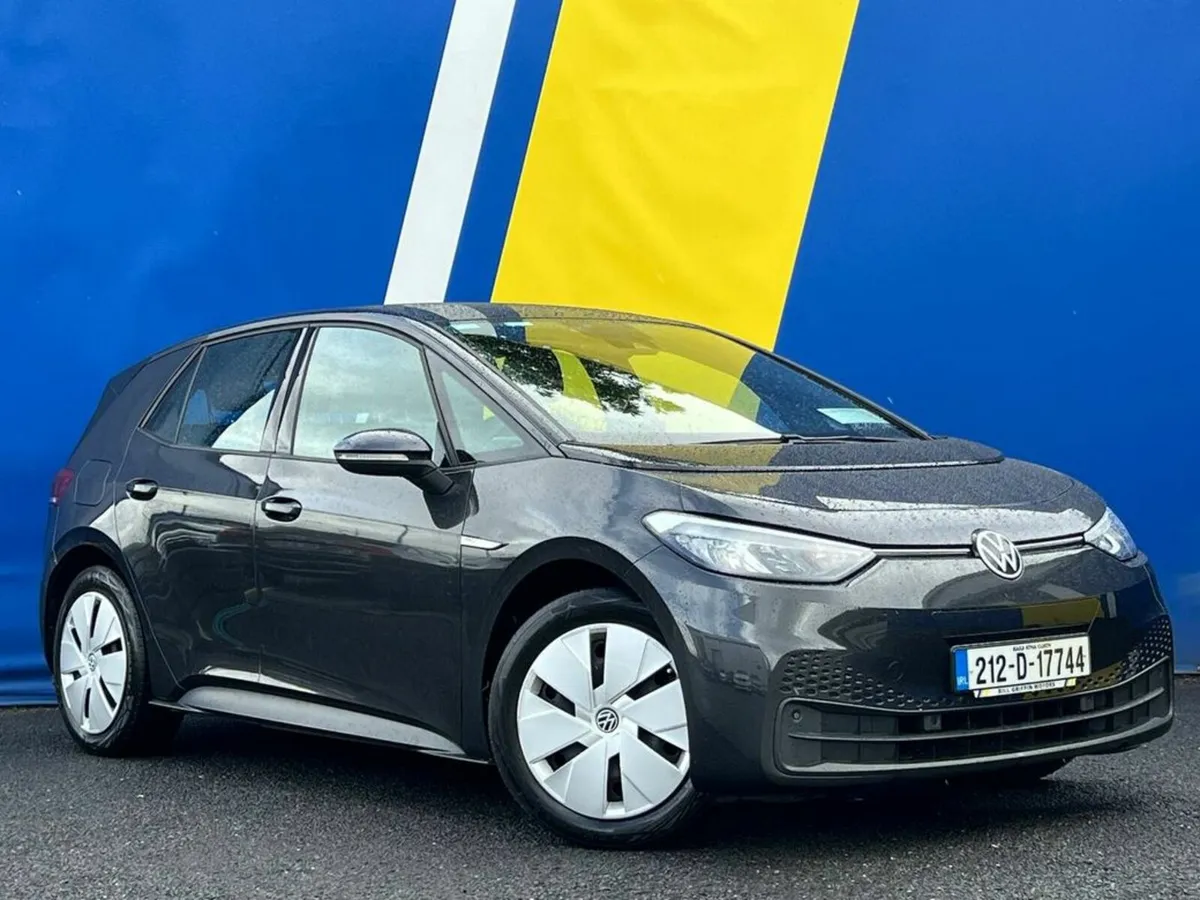 Volkswagen ID.3 LIFE 58KWH AUTO // APPLE CARPLAY/A - Image 1