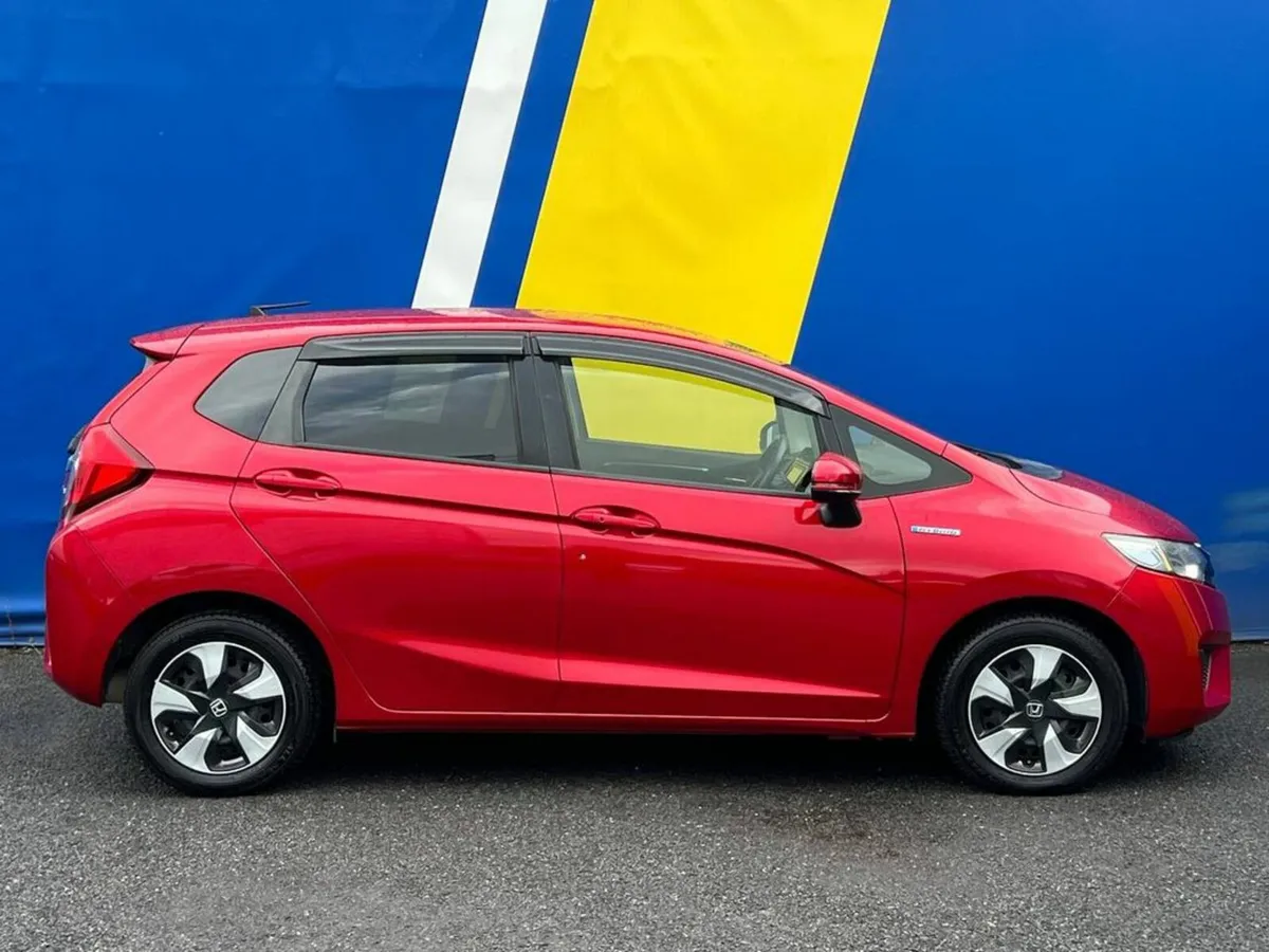 Honda Fit F-PACKAGE 1.5 HYBRID // REVERSE CAMERA / - Image 2