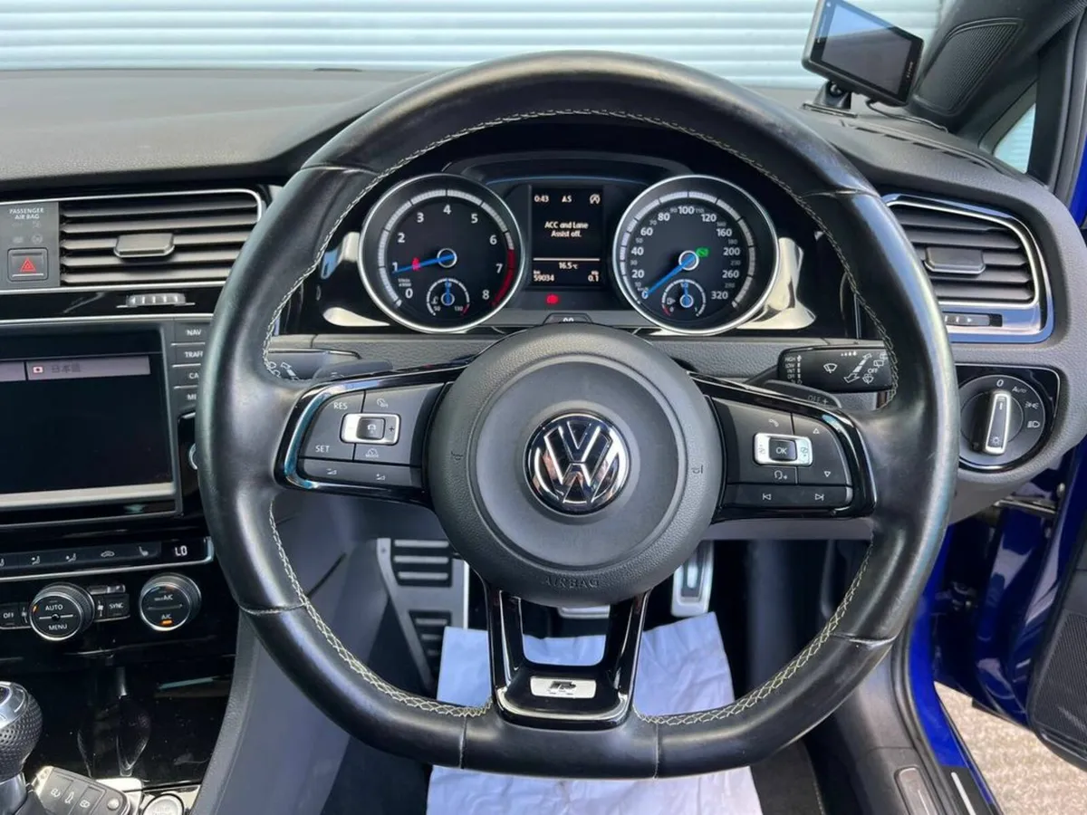 Volkswagen Golf R 4MOTION 2.0 TSI // SERVICE HISTO - Image 4