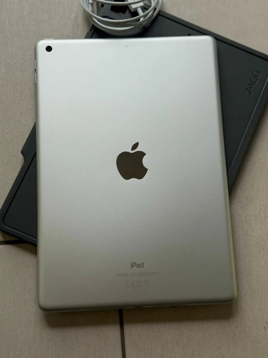iPad 9th Gen 64GB - Image 3